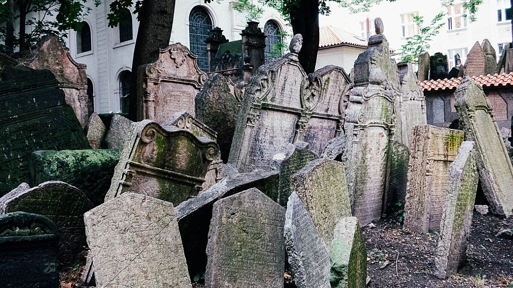 Jewish cemetery near the Pinkas Synagogue in Prague