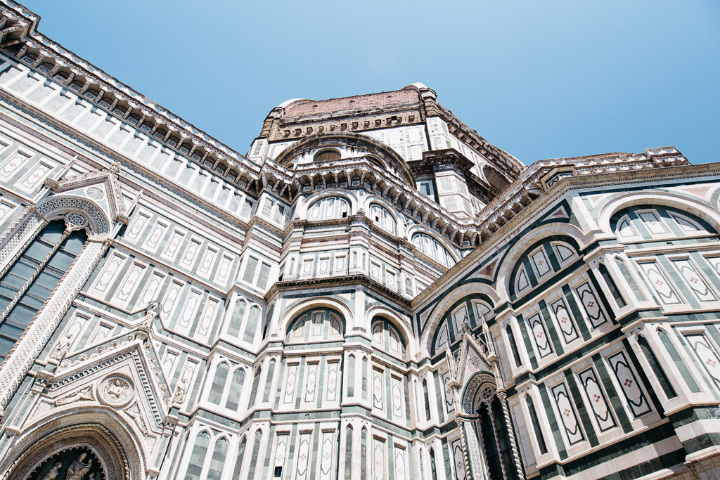 Travel scams in Florence, Italy at the Duomo
