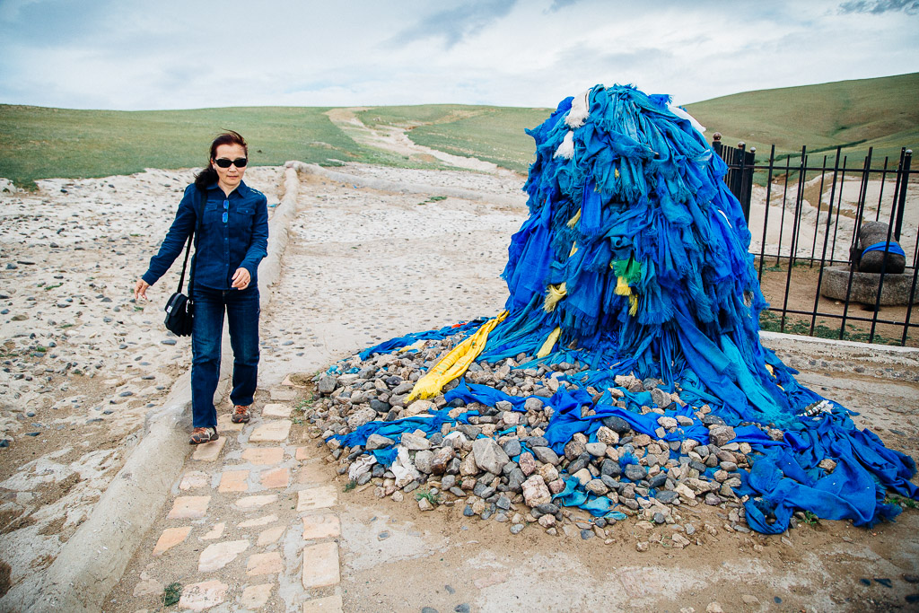 Traditions in Mongolian culture - ovoo used to worship the blue sky