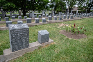 Titanic Grave Reynolds - Fairview Cemetery