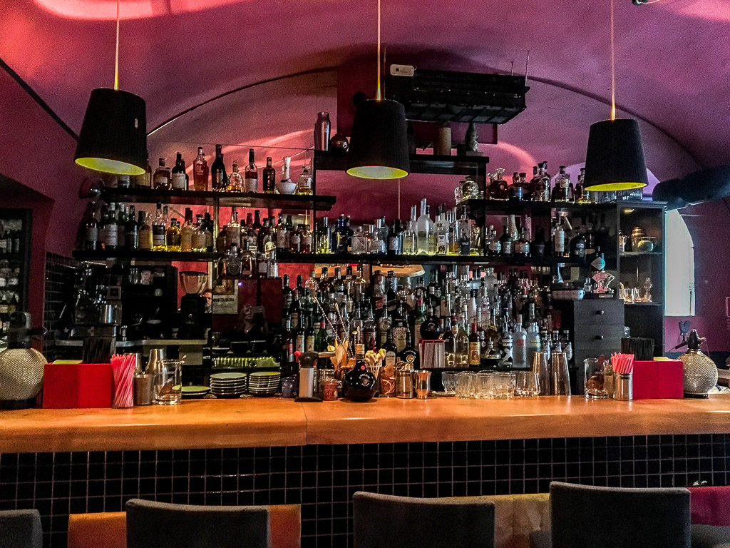 Budapest Boutiq' craft cocktail bar