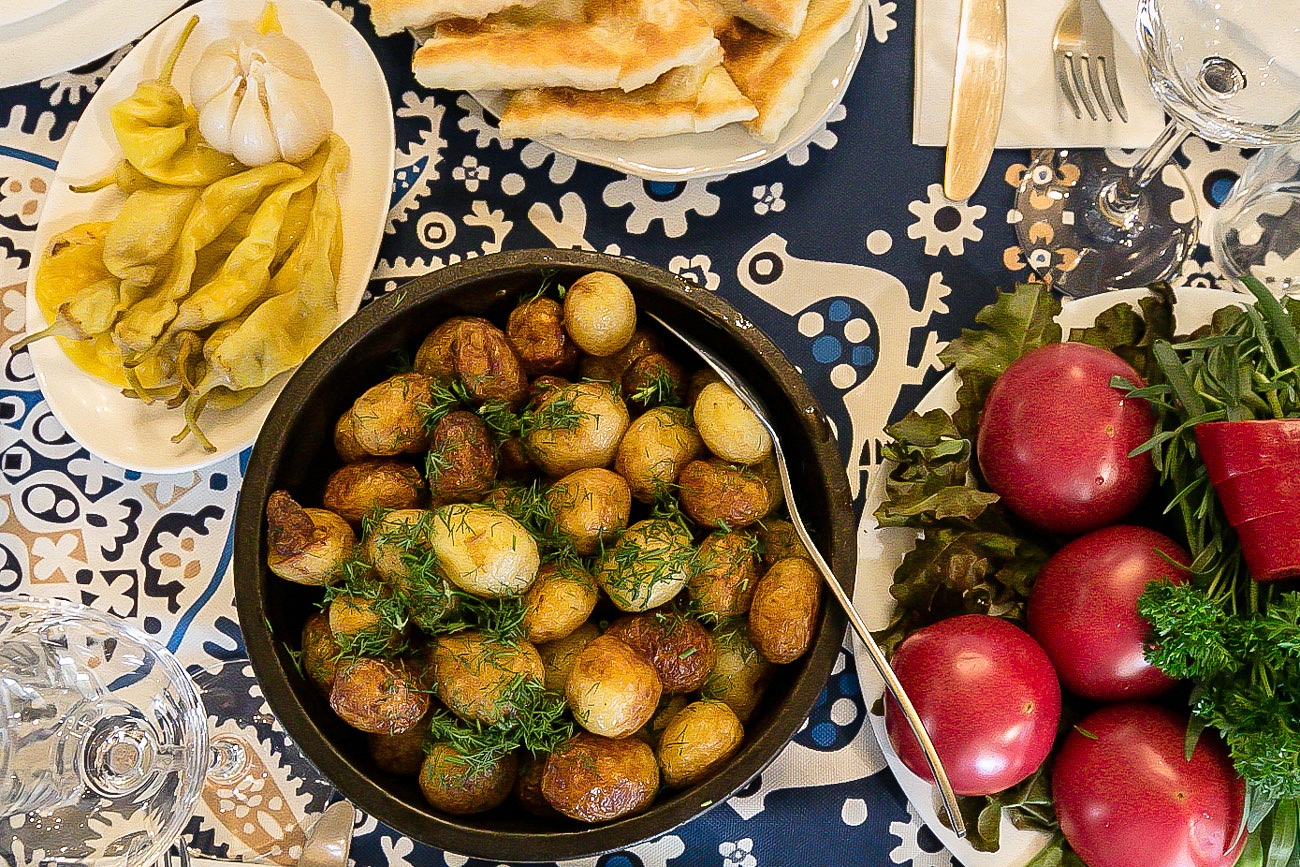 Georgian food dill potatoes